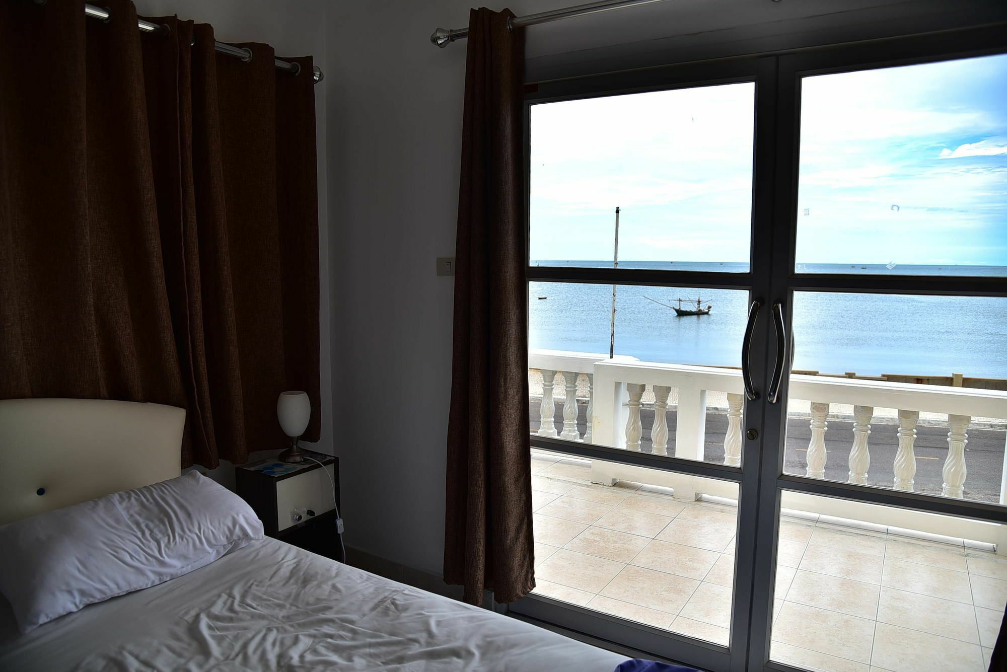 Sun Beach Guesthouse Prachuap Khiri Khan Esterno foto